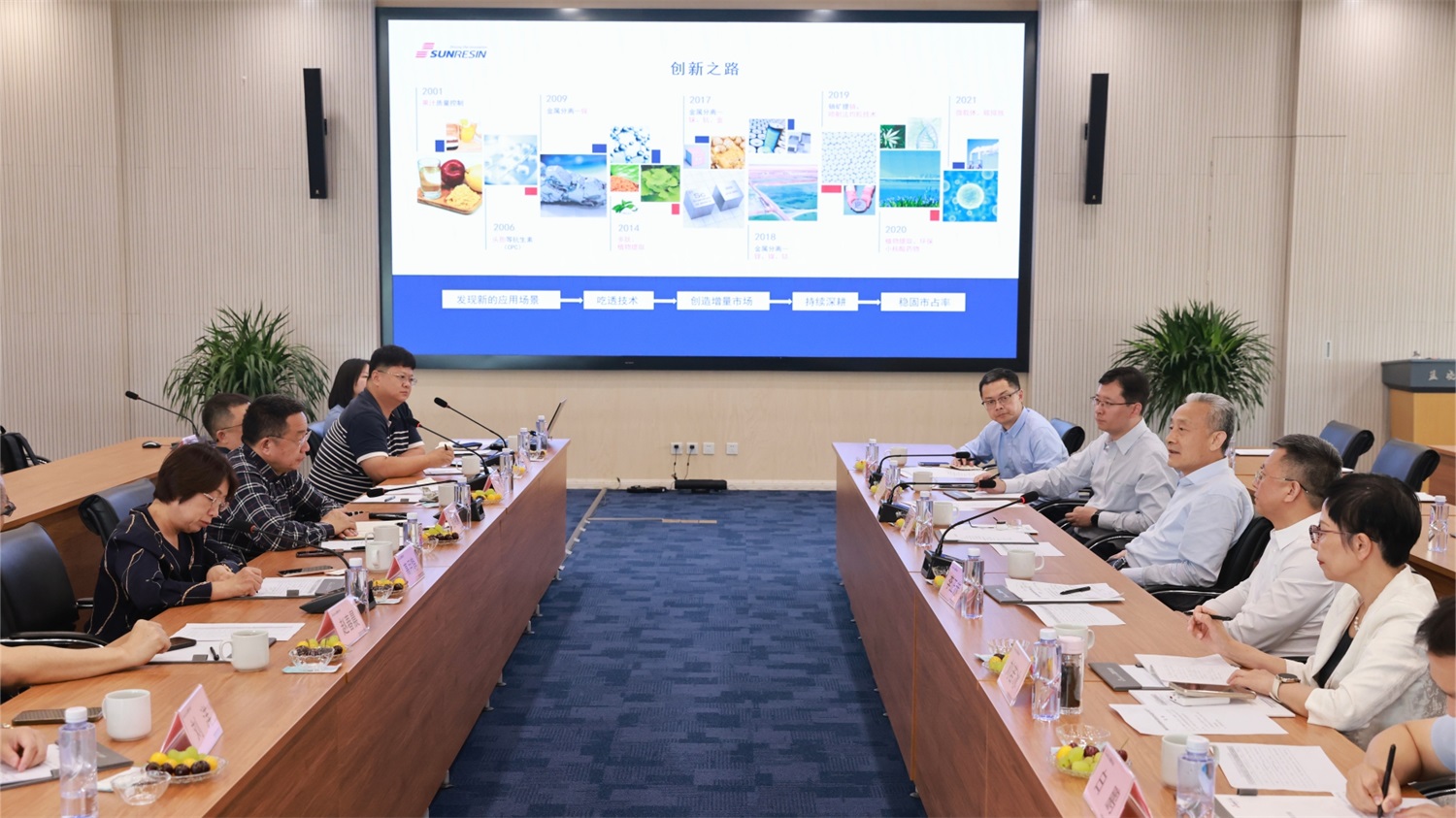 四川大学校长汪劲松一行莅临钱能钱包科技参观交流